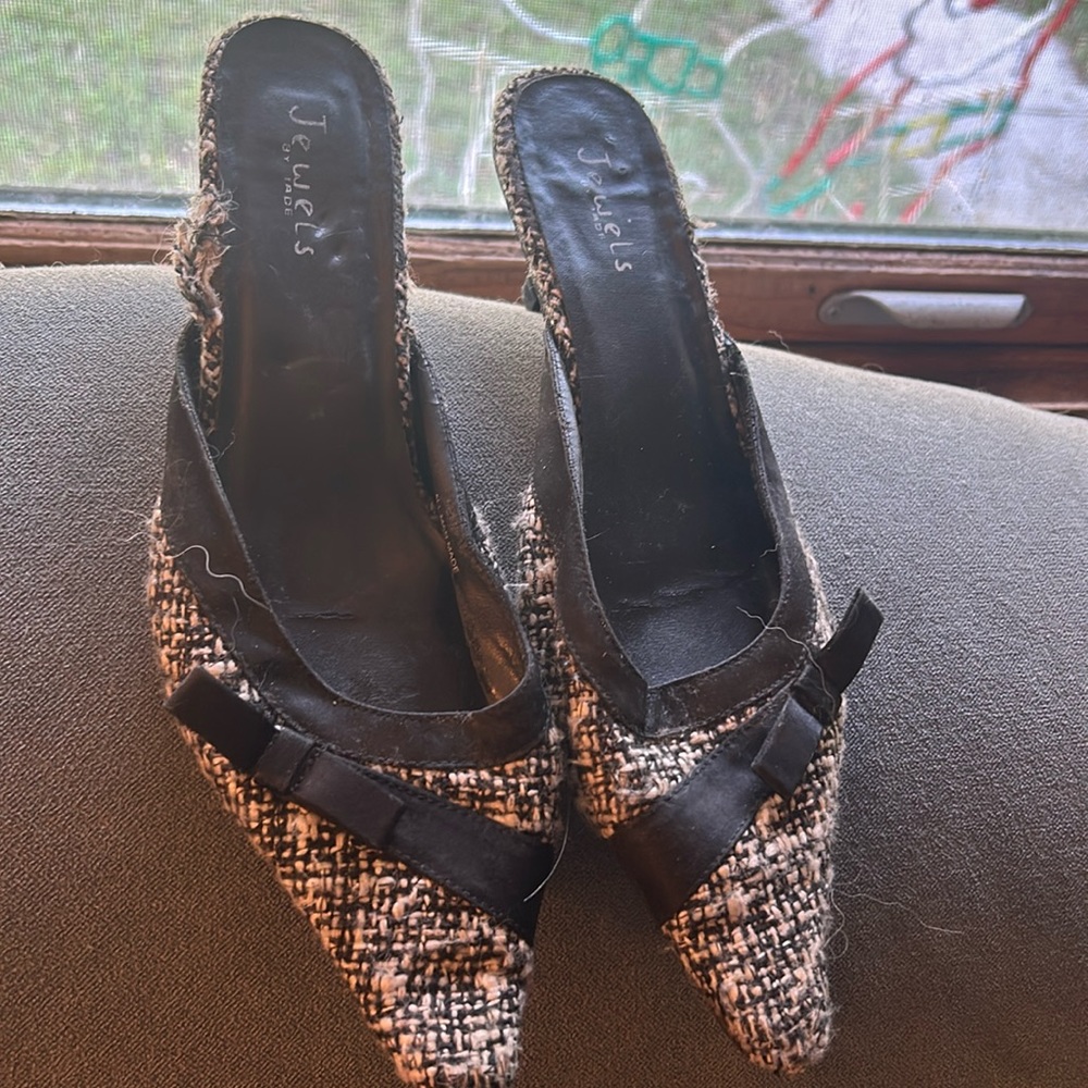 Jewels by Jade 9W black tweed heels